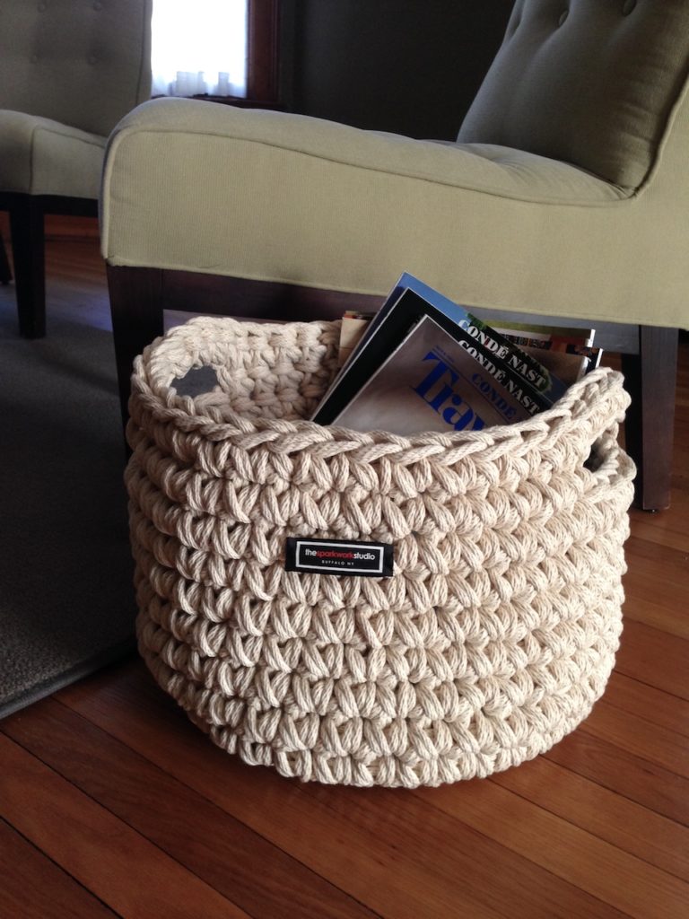basket with magazines 1280x960